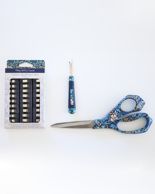 Blommigt sykit – sax, sprättkniv och tygclips